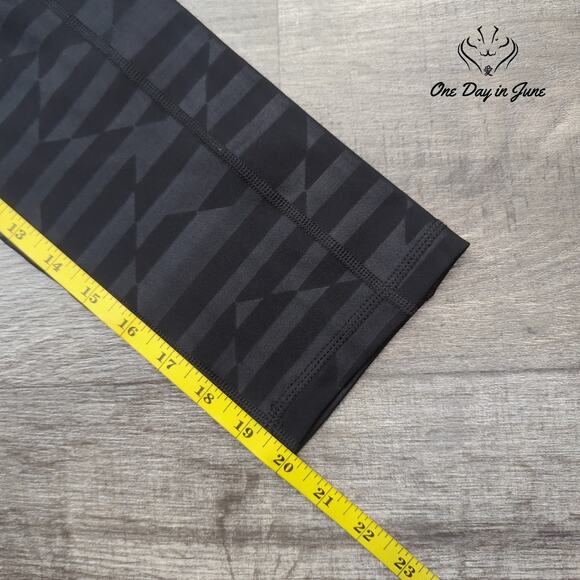 Old Navy Active Crop Yoga Pants Size M - Picture 5 of 6